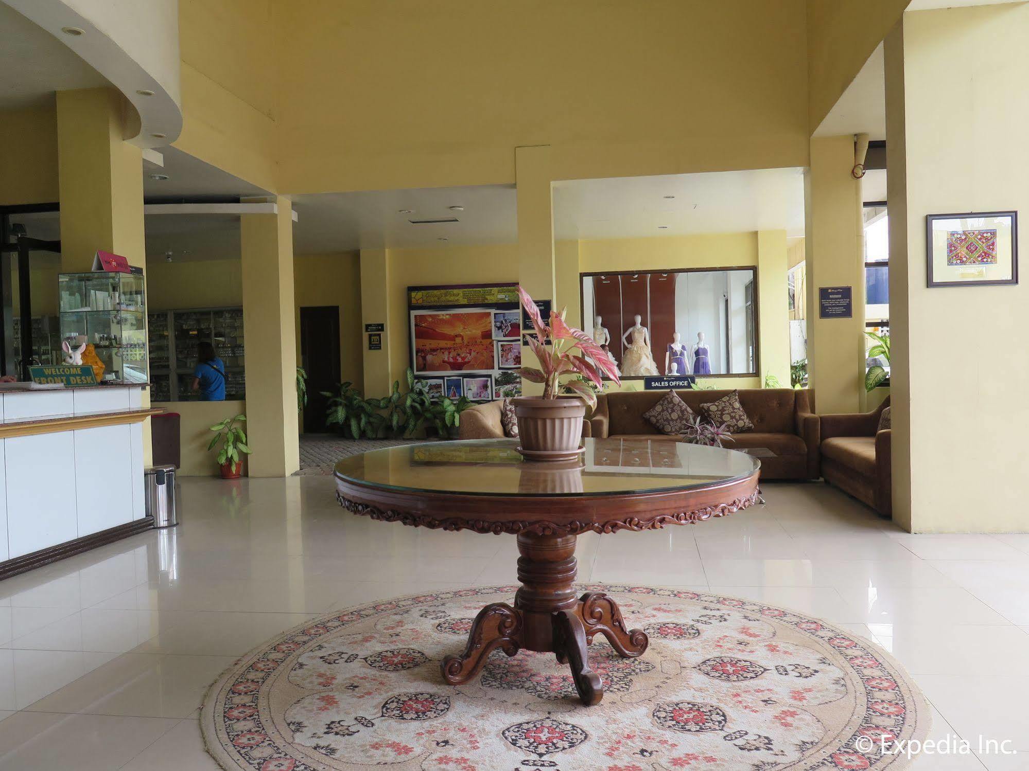 Oyo 197 Sunny Point Hotel Davao Stadt Exterior foto